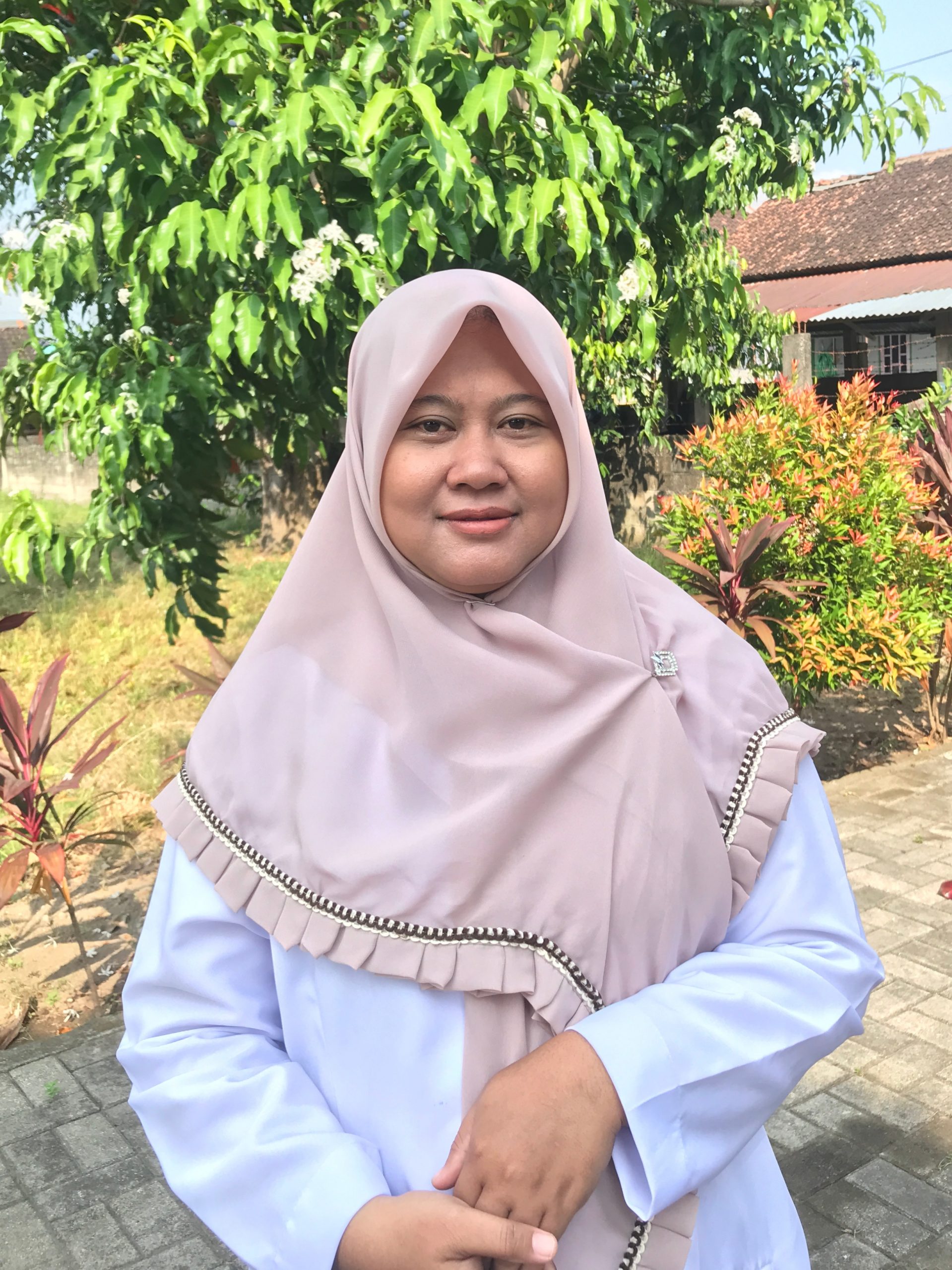 Triana Indrawati, S.Pd.